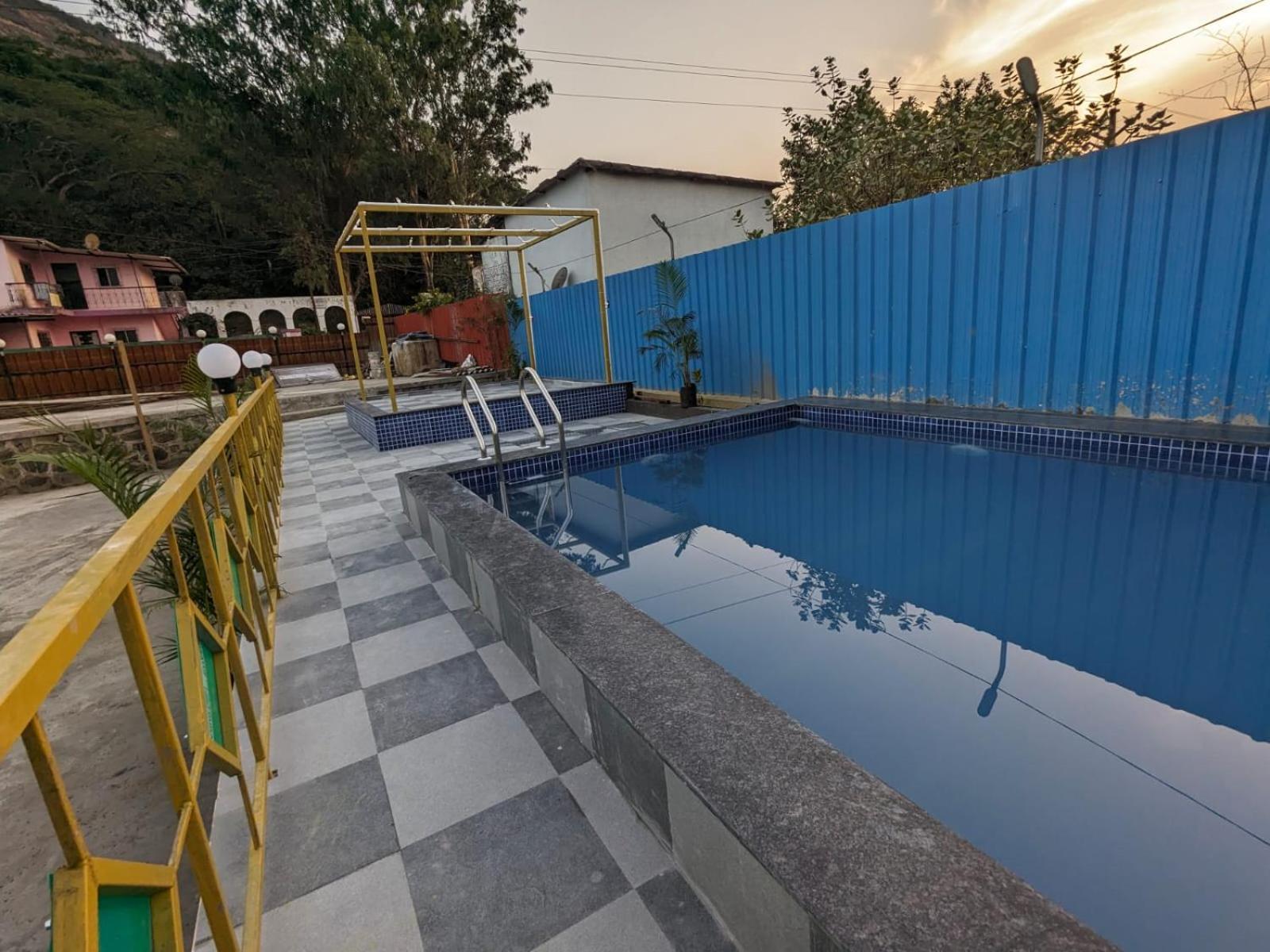 Blue Bell Homestay Lonavala Esterno foto