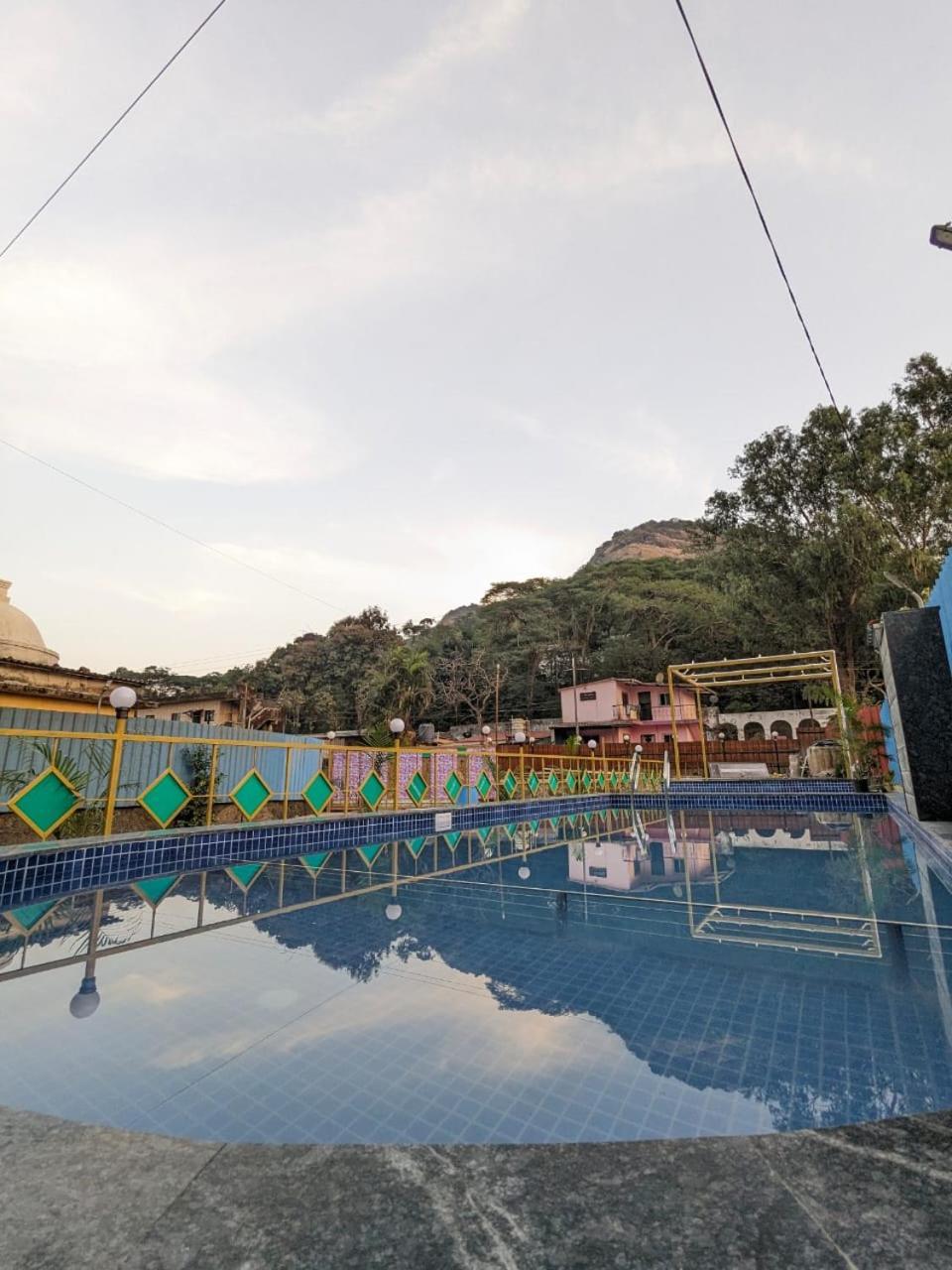 Blue Bell Homestay Lonavala Esterno foto