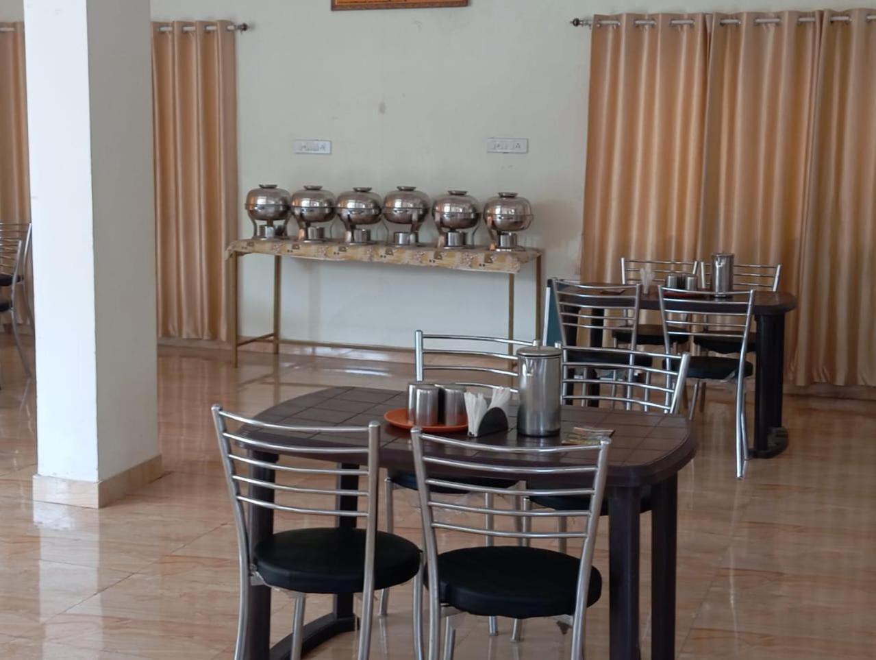 Blue Bell Homestay Lonavala Esterno foto