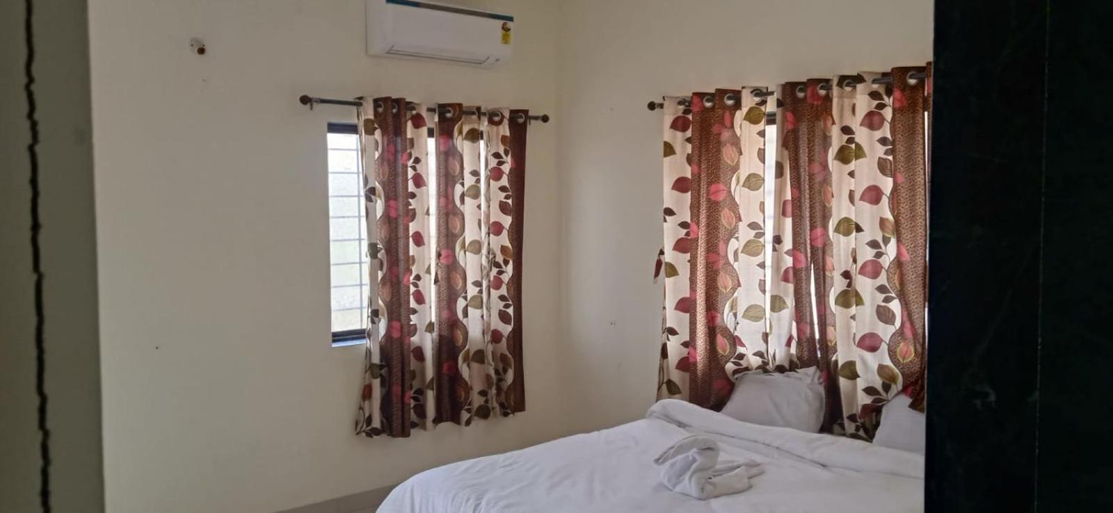 Blue Bell Homestay Lonavala Esterno foto