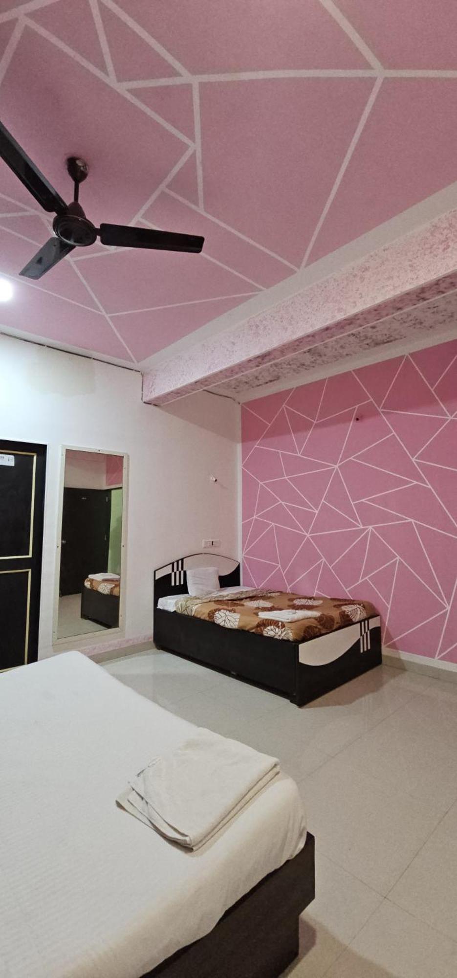 Blue Bell Homestay Lonavala Esterno foto