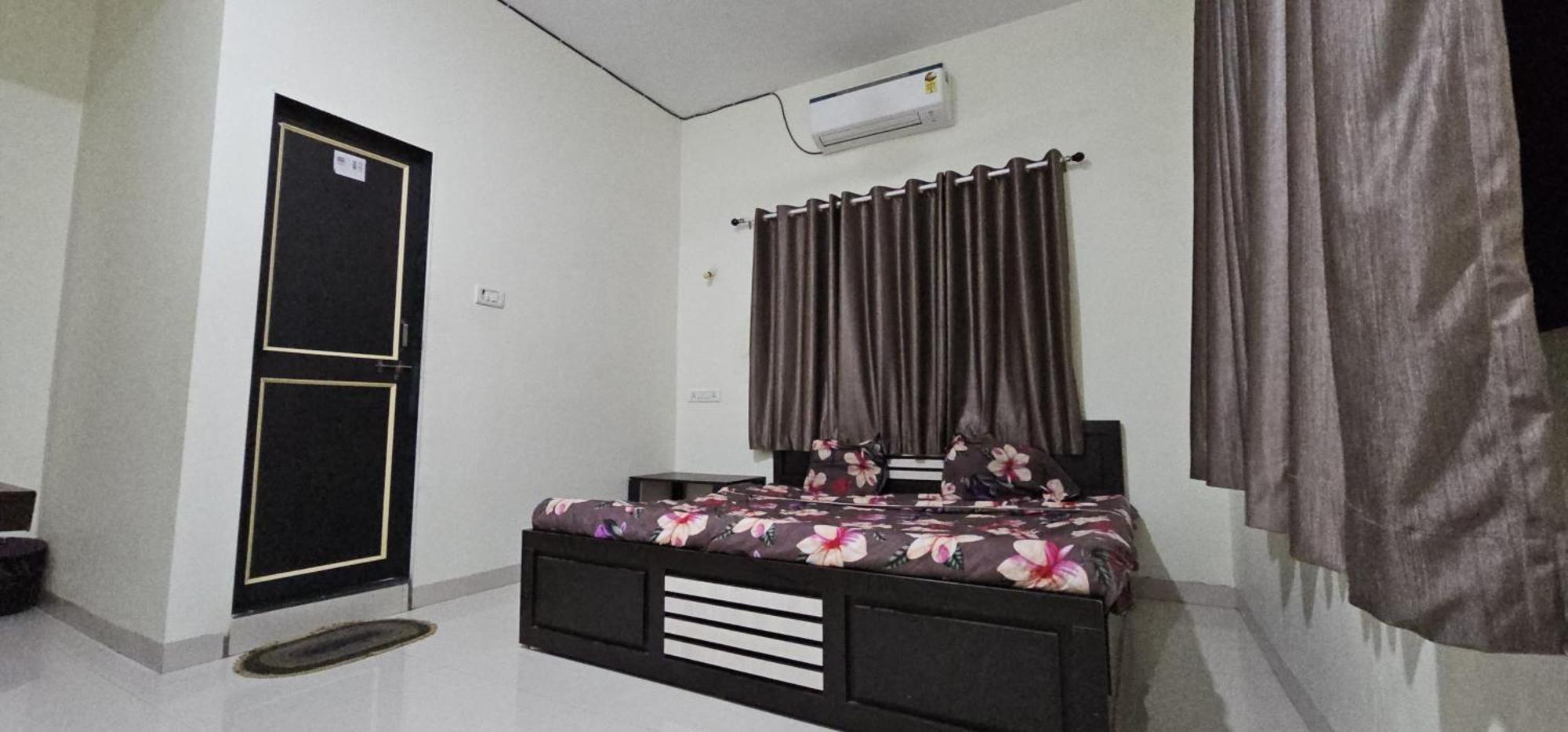 Blue Bell Homestay Lonavala Esterno foto